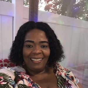 Meet your Posher, Mona